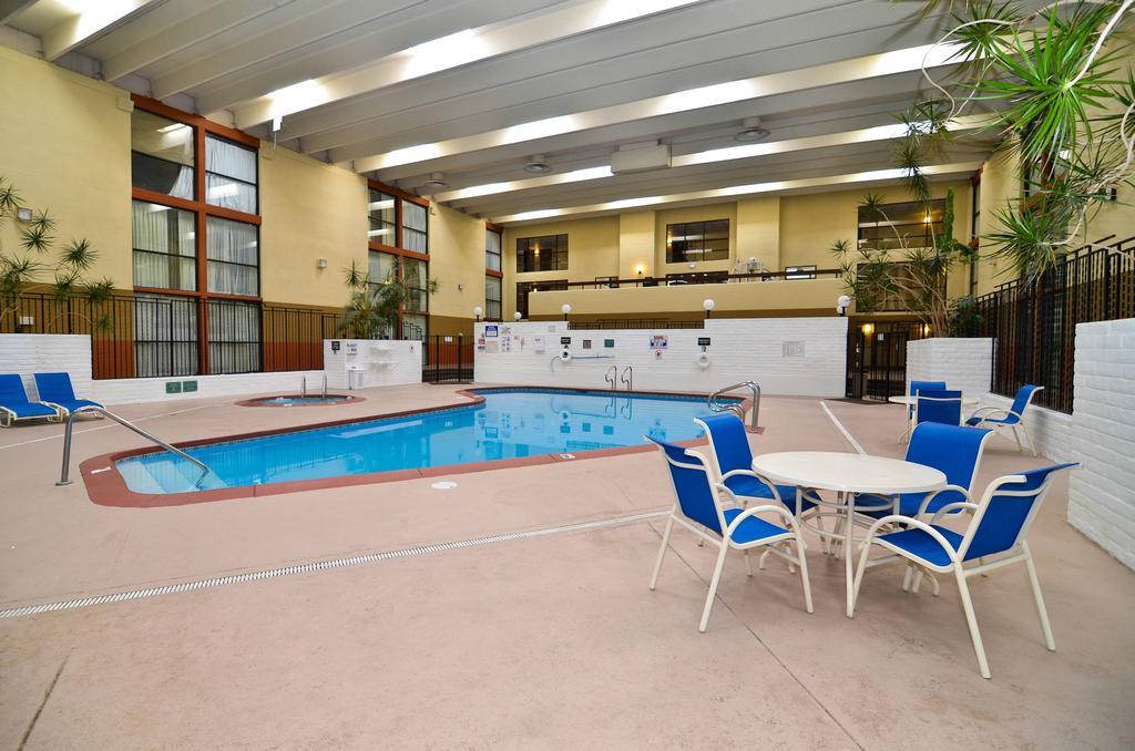 Red Lion Hotel Farmington Bagian luar foto